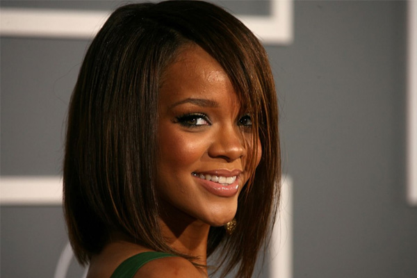 Rihanna Signs Management Deal With Roc Nation