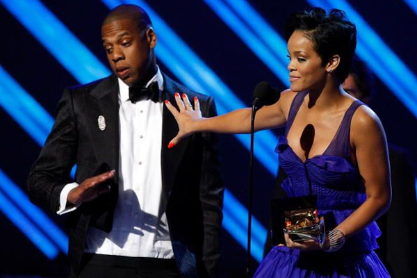 Rihanna To Dump Jay-Z As Her Manager?