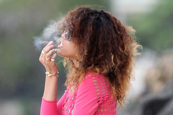 Rihanna Getting Weeded In Hawaii