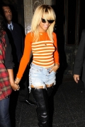 Rihanna Blonde At The Roxbury