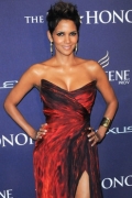 BET Honors 2013 Red Carpet: Halle Berry, Gabrielle Union, Alicia Keys And More