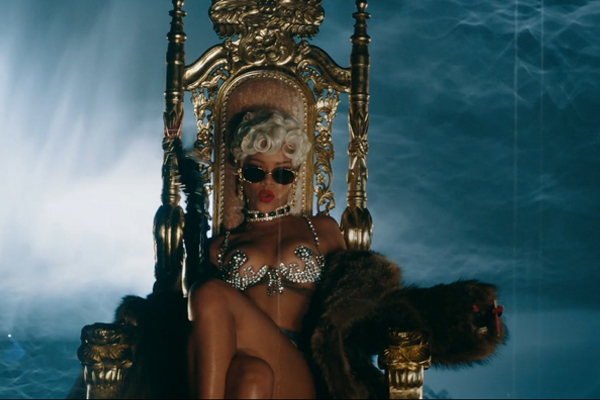 Rihanna ‘Pour It Up’